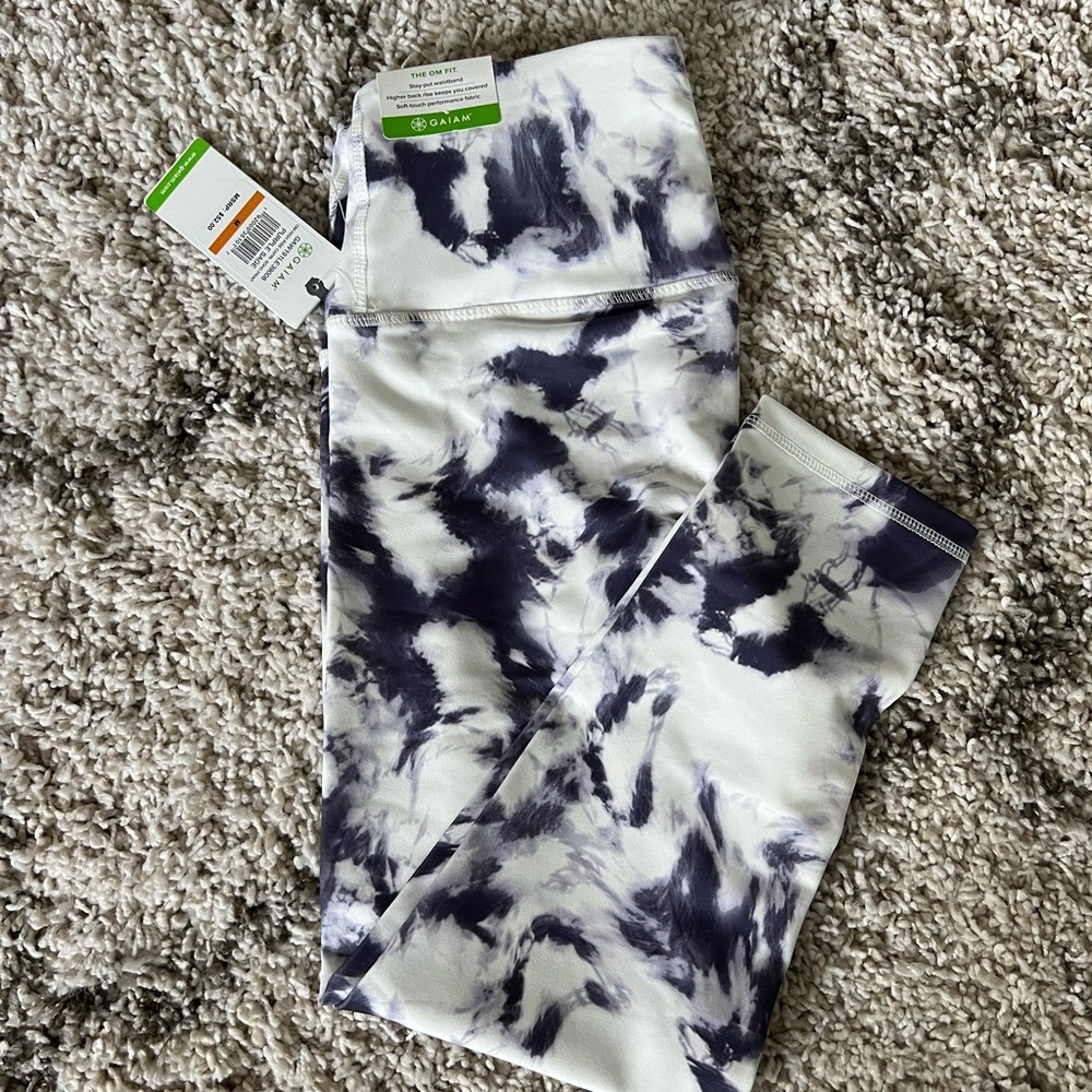 Women’s tie dye leggings size M